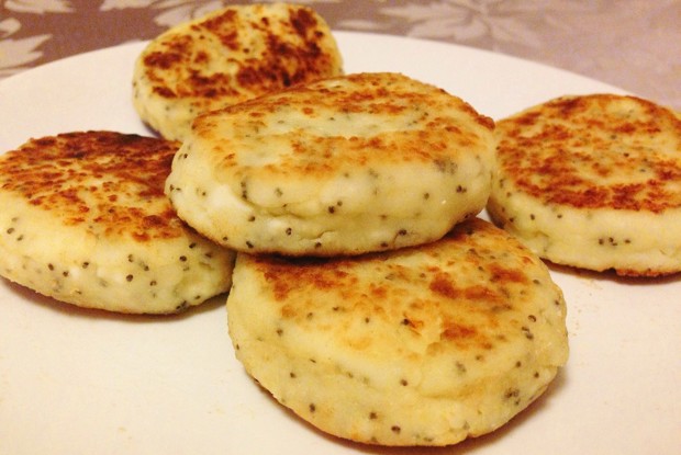 Диетические сырники с маком