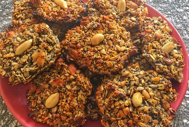 Диетическое печенье с орехами без муки и сахара