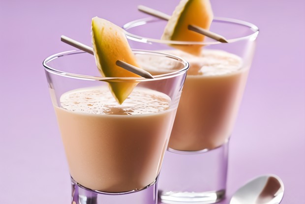 Дынный смузи с йогуртом и медом