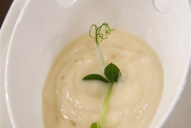 Дип из печеного чеснока с йогуртом