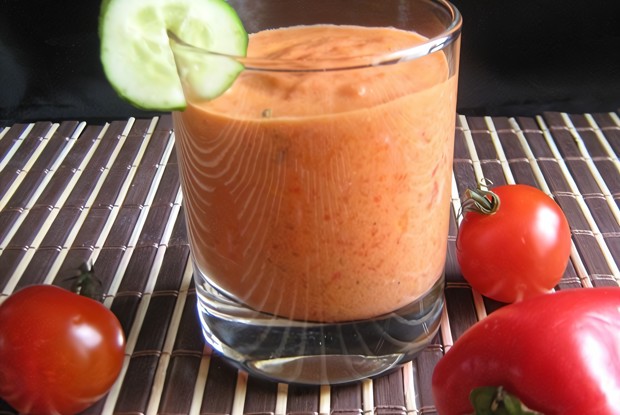 Дип из простокваши и запеченных красных овощей