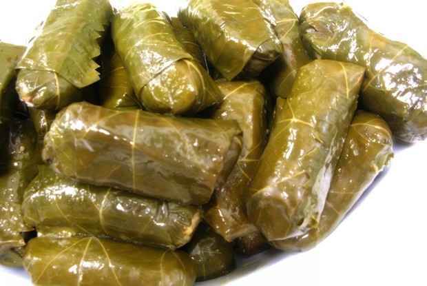 Долма из говядины с соусом мацони