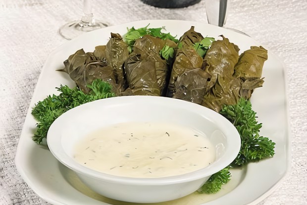 Долма с соусом мацони