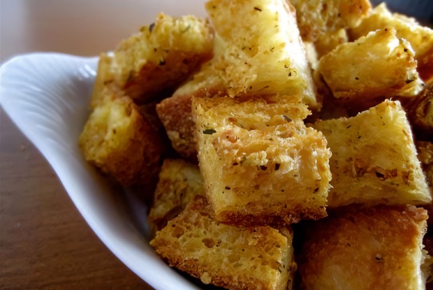 Домашние сухарики из белого хлеба