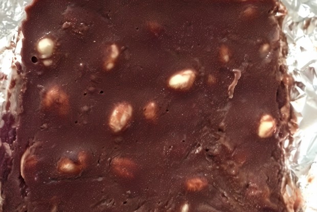 Домашний шоколад с миндалем и кокосом