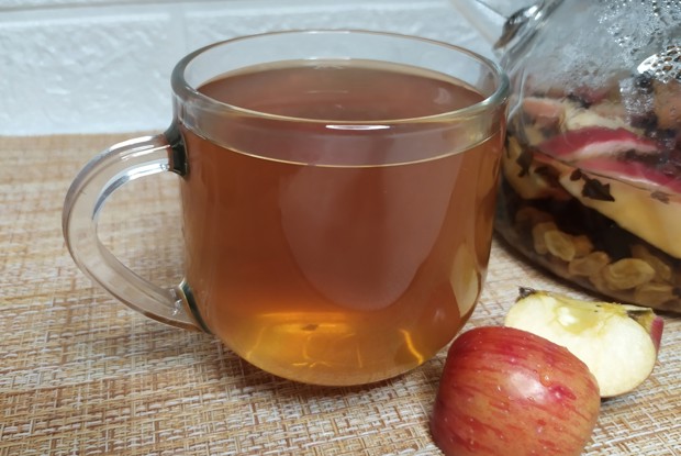 Домашний чай с яблоком и корицей