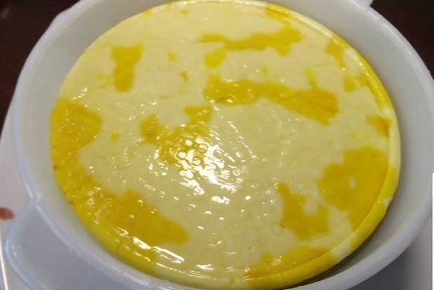 Домашний сыр с морковью и чесноком