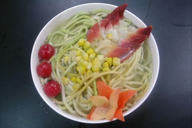 Домашняя лапша в бульоне