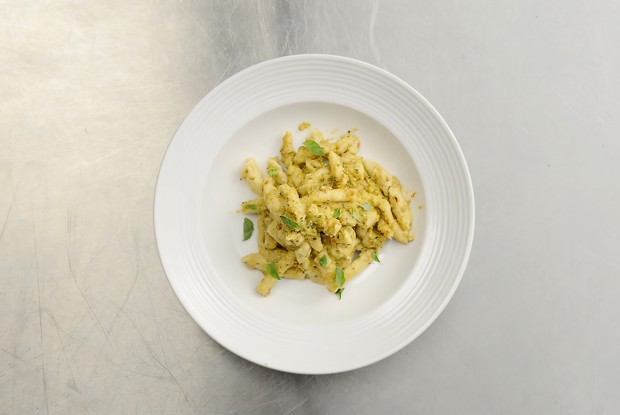 Домашняя паста бузиате с песто алла трапанезе