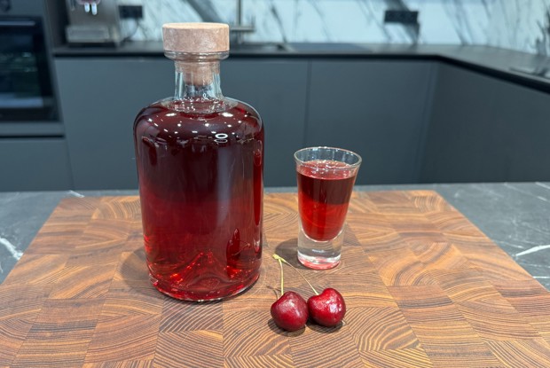 Домашняя настойка на черешне