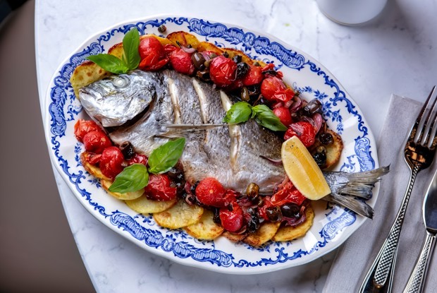Дорада по-сицилийски с картофелем и оливками