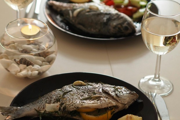 Дорада с розмарином и тимьяном