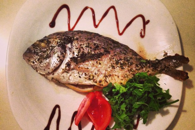 Дорада в духовке с лимоном и базиликом