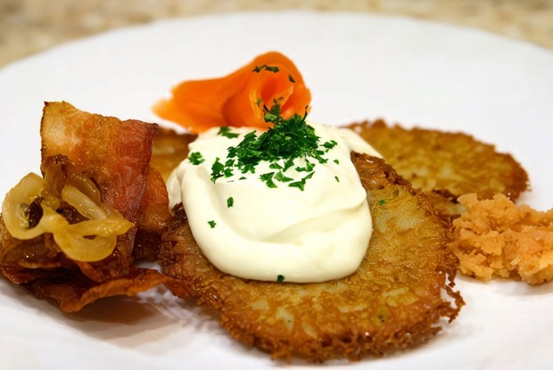 Драники с сыром и чесноком