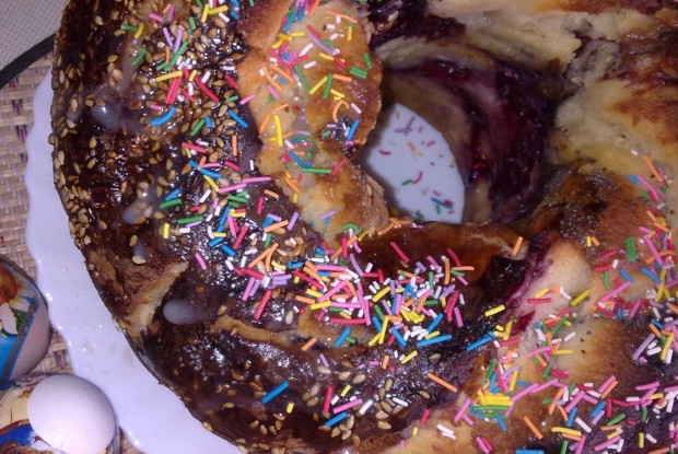 Дрожжевой венок на Пасху