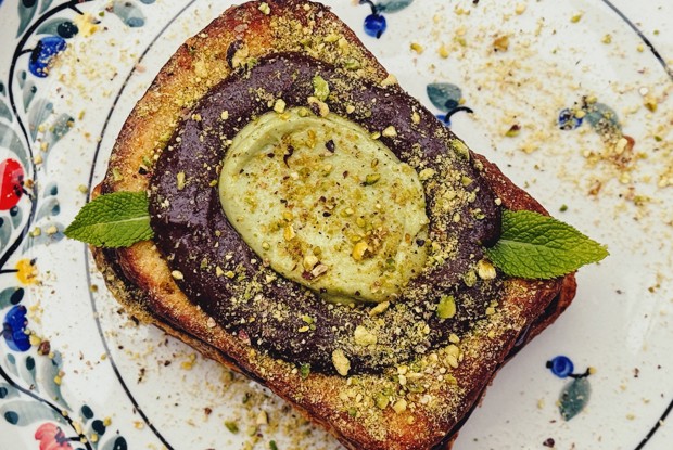 Дубайская бриошь с фисташкой и нутеллой