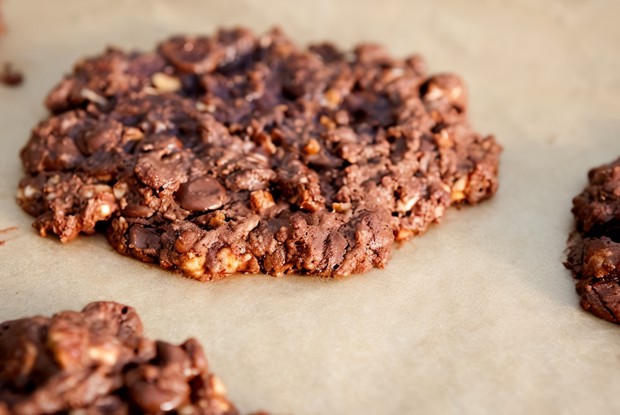 Двойное шоколадное печенье с грецкими орехами