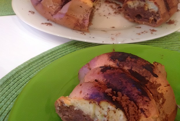 Двухцветный творожный кекс с какао и кокосом