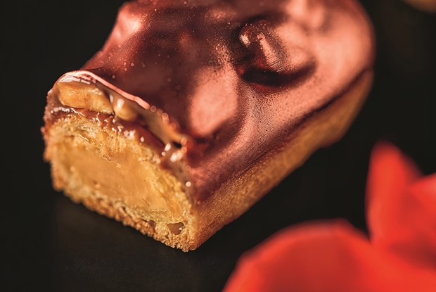 Эклер «Сникерс»