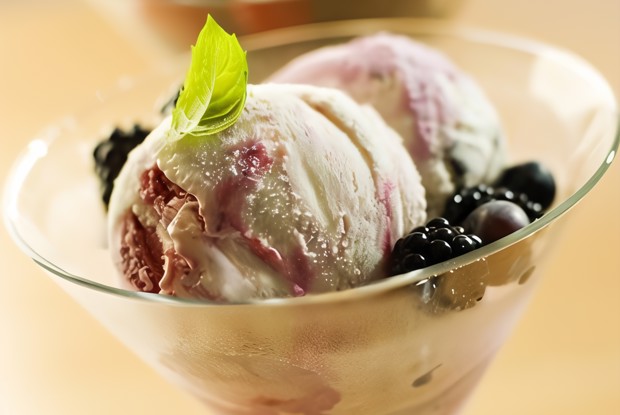 Ежевично-сливочное мороженое