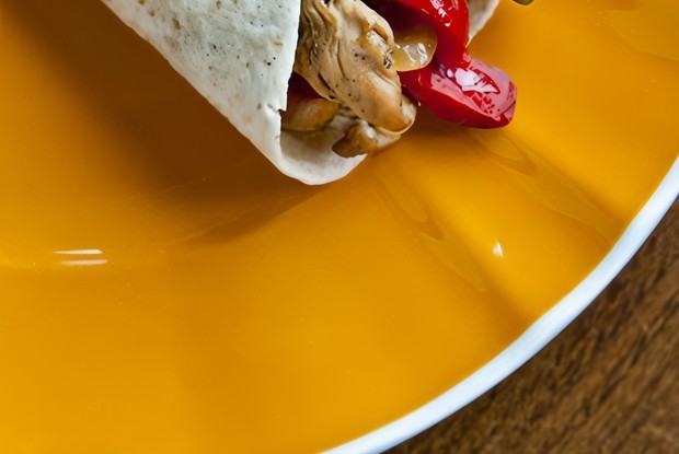 Фахитас с курицей и гуакамоле