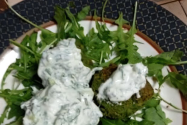 Фалафель с йогуртовым соусом