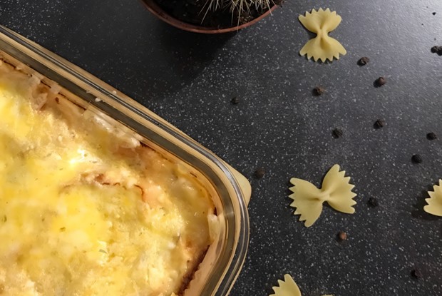 Фарфалле с кальмарами под соусом из сыра с голубой плесенью