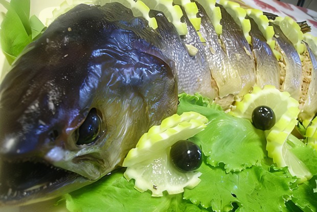 Фаршированная кета (горбуша) в духовке с гарниром