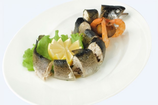 Фаршированная креветками и грибами форель