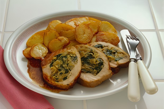 Фаршированная телятина со шпинатом и овощами