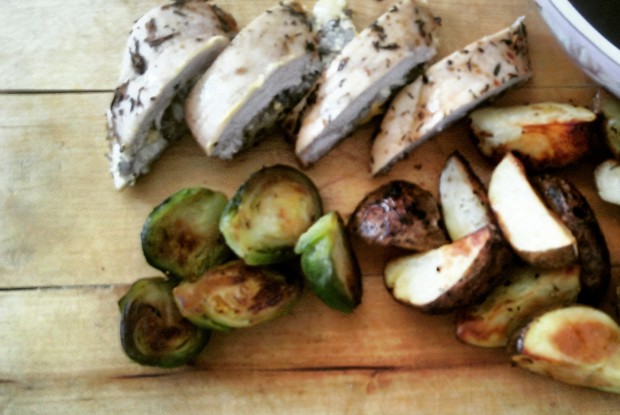 Фаршированная куриная грудка с овощами