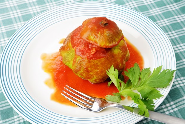 Фаршированные кабачки в томатном соусе