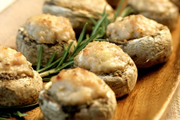 Фаршированные мясом шампиньоны