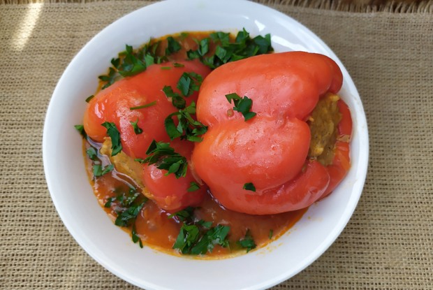 Фаршированные перцы в томатном соусе