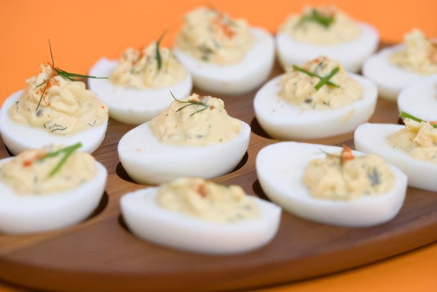 Фаршированные яйца с картофелем и ветчиной