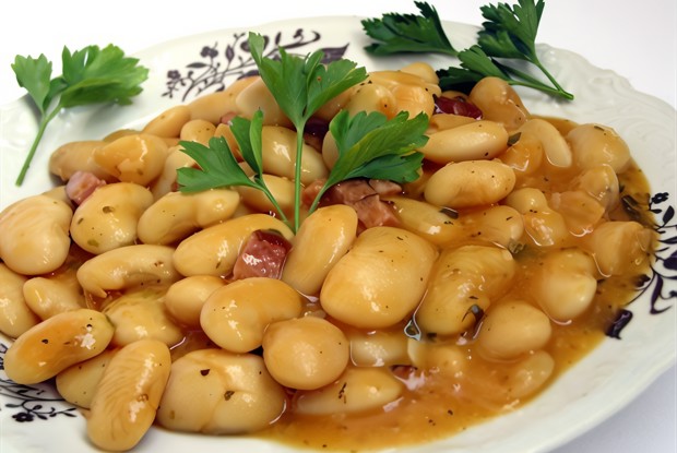 Фасоль с красным вином