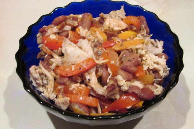 Фасоль с мясом и красным перцем