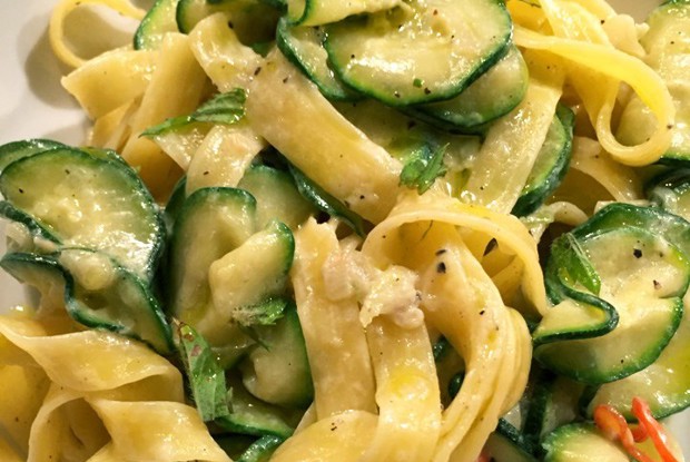 Феттучини с цукини и мятой
