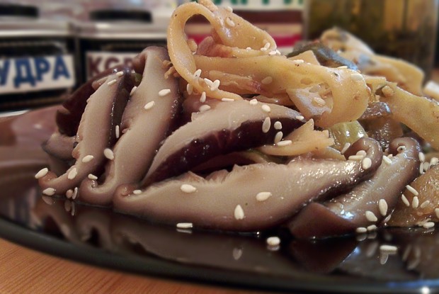 Феттучини с грибами по-азиатски (вегетарианское блюдо)