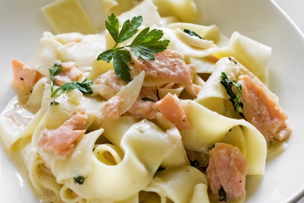 Феттучини с лососем