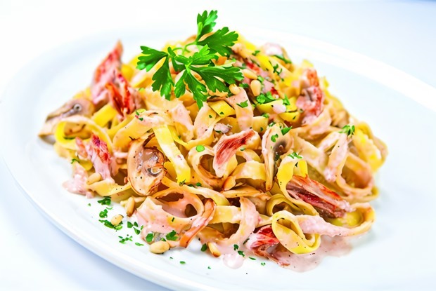 Феттучини с ореховым соусом и уткой