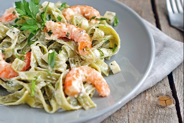 Феттучини с соусом альфредо и креветками