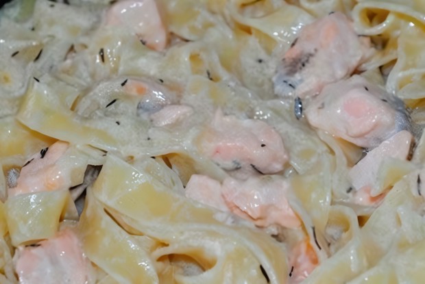 Феттучини со сливочно-рыбным соусом