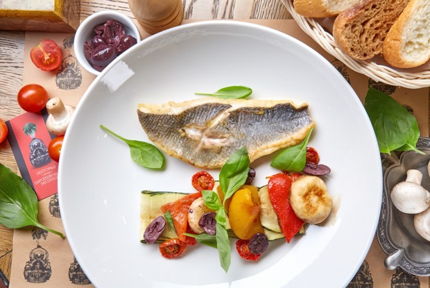 Филе Бранзино с неаполитанским гарниром