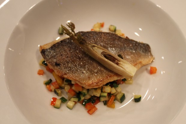 Филе дорады на овощном соте