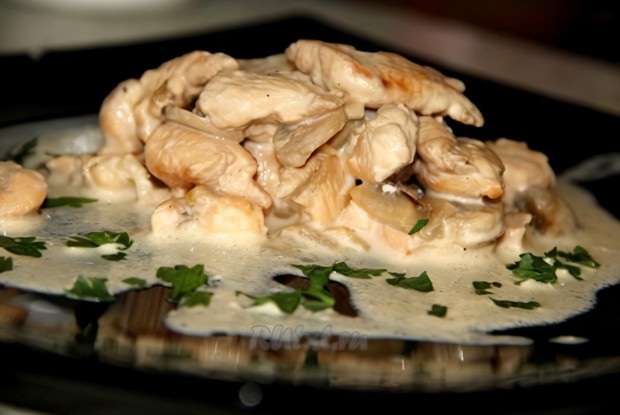 Филе индейки, тушеное со сметаной