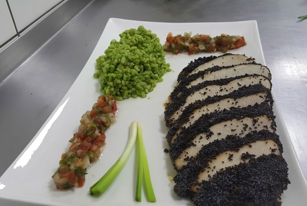 Филе индейки в медово-маковой панировке