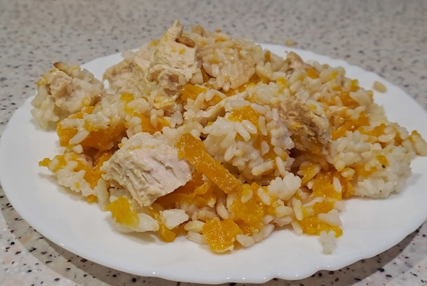 Филе куриной грудки с рисом и тыквой, запеченное в духовке