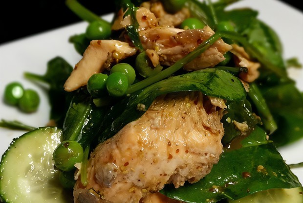 Филе лосося с овощами в горчичном соусе