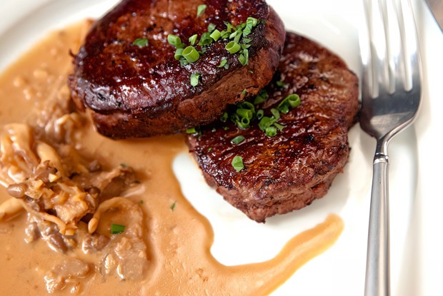 Филе-миньон с грибами